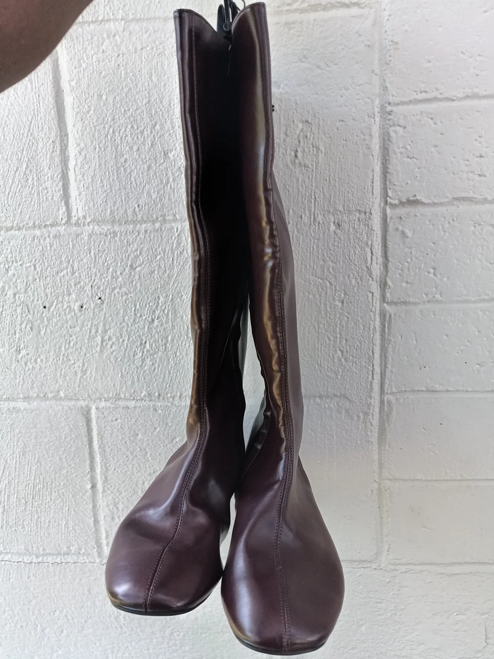 Women’s Tall Burgundy Knee-High Leather Boots Side Zip Size 8.5 US New With Tag